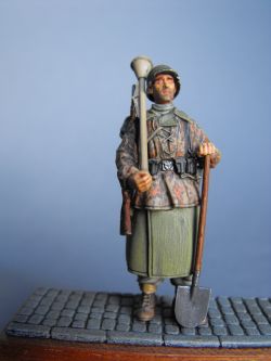 S2KW055 - German soldier with panzerfaust